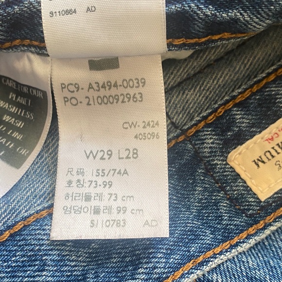 Levi's Baggy Dad Jeans in Medium Blue Wash - Picture 9 of 9